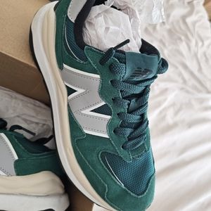 New Balance 540 size 6.5 Mens green